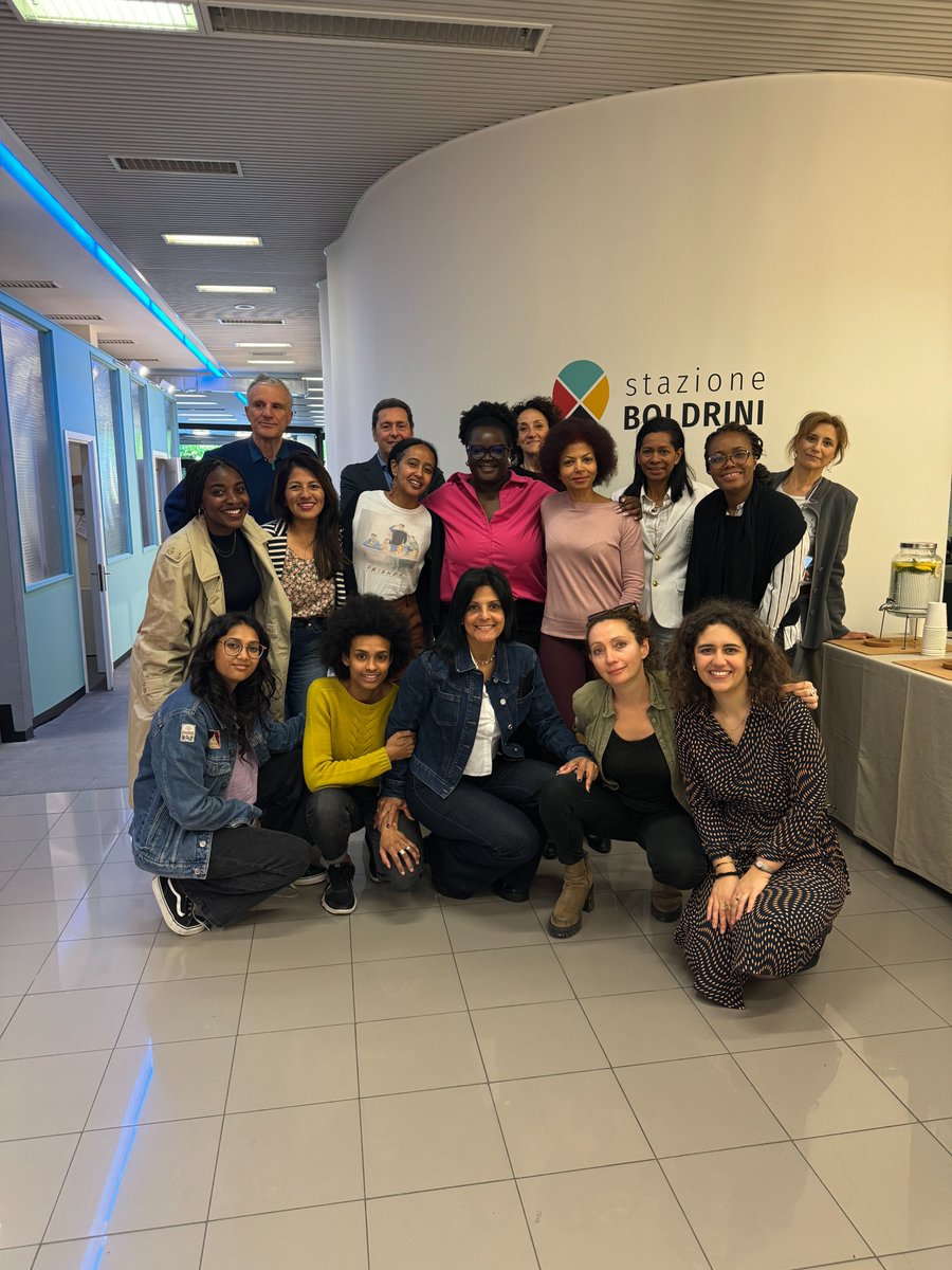 SummitDiaspore's tweet photo. 🗣Vuoi potenziare le tue capacità nell’ambito della #comunicazione, nuove #tecnologie, raccolta #fondi, #monitoraggio e #valutazione? 

L'11 e 12 maggio si terrà a Cagliari una formazione gratuita per associazioni delle diaspore!

🎯 Info e registrazione: https://t.co/EnIhNZqTY6 https://t.co/9mT9GyaP4z