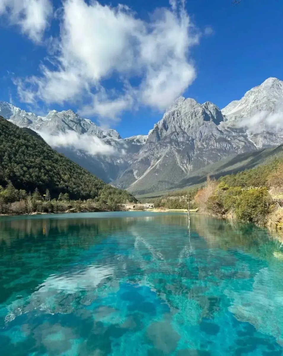蓝月谷，湖水与雪山相映成趣
#China #大美中国 #CNY2024
