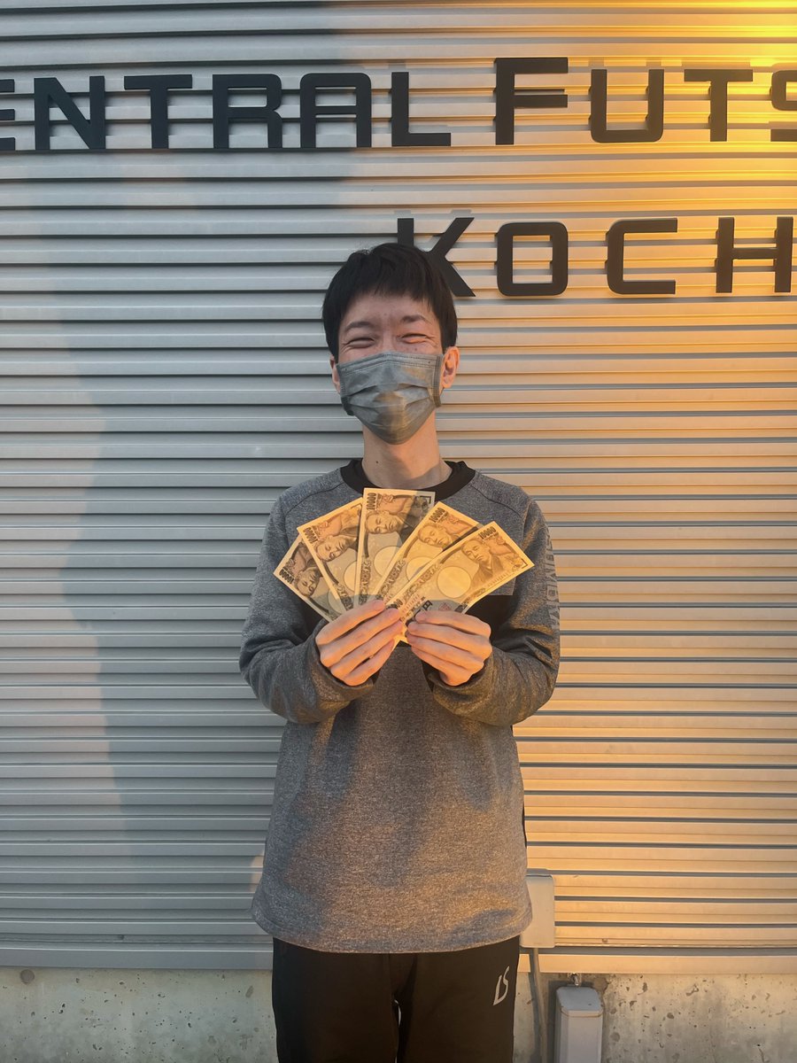 ★☆リポストキャンペーン★☆
高知蹴球チャンピオンズカップ2024
高知トップレベルのサッカー、フットサルチームがフットサルで激突！

こちらの記事を4/30までにリポストして頂いた方の中から抽選で5名様に1万円をプレゼント！
当選者への連絡はDMにて行います。

#セントラルフットサルパーク高知