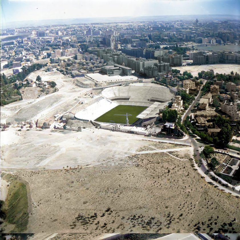 nostalgiafutbo4's tweet photo. Vista del Antiguo Estadio Metropolitano, Atlético de Madrid, y alrededores. Años 50 https://t.co/cZp1KUFmMD