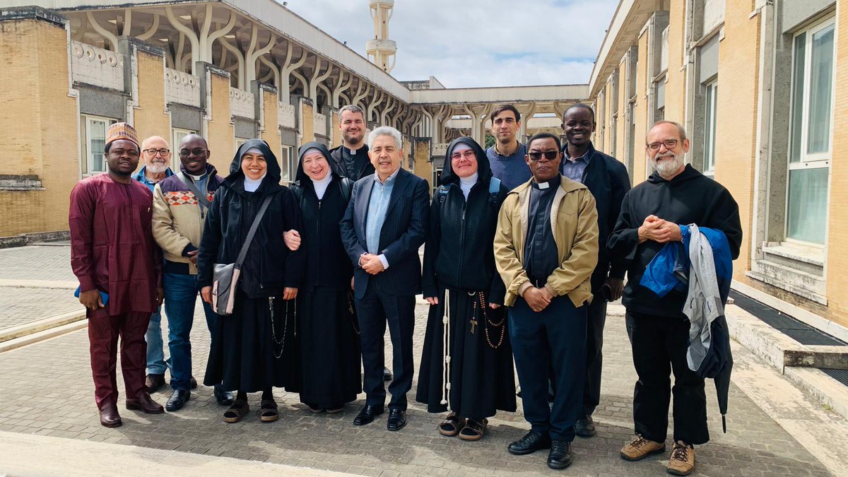 IstitutoPisai's tweet photo. Sabato 24 aprile 2024 visita di studenti e docenti del PISAI al #CentroCulturaleIslamico - #GrandeMoscheadiRoma grazie per la calorosa accoglienza Dr. #AbdellahRedouane https://t.co/Q81ymR5uRk