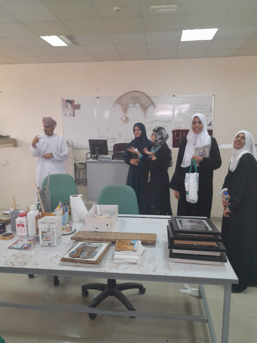 SpecialEdu2020's tweet photo. نفذ قسم التربية الخاصة وبمناسبة #أسبوع_الأصم_العربي زيارة لطلبة دبلوم التربية الخاصة الى @unizwaoman وبالتعاون مع فريق #استطيع_التطوعي  تعرف خلالها الطلبة على البرامج المقدمة لذوي الاعاقة السمعية وتعرفوا أيضا على مرافق الجامعة وكلياتها.
@EduDakGov @SEN_Continous https://t.co/hRKu9jxYwi