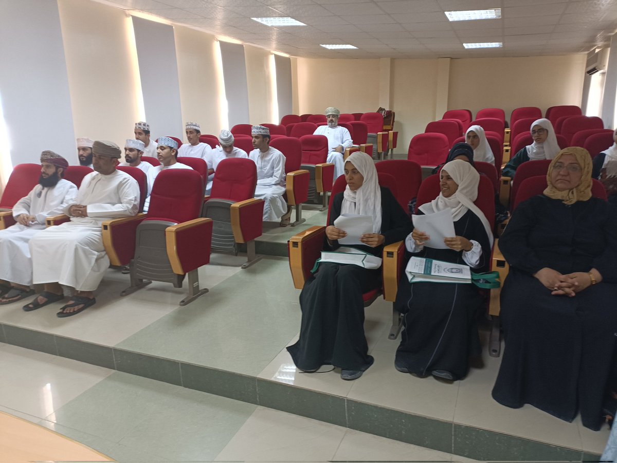 SpecialEdu2020's tweet photo. نفذ قسم التربية الخاصة وبمناسبة #أسبوع_الأصم_العربي زيارة لطلبة دبلوم التربية الخاصة الى @unizwaoman وبالتعاون مع فريق #استطيع_التطوعي  تعرف خلالها الطلبة على البرامج المقدمة لذوي الاعاقة السمعية وتعرفوا أيضا على مرافق الجامعة وكلياتها.
@EduDakGov @SEN_Continous https://t.co/hRKu9jxYwi