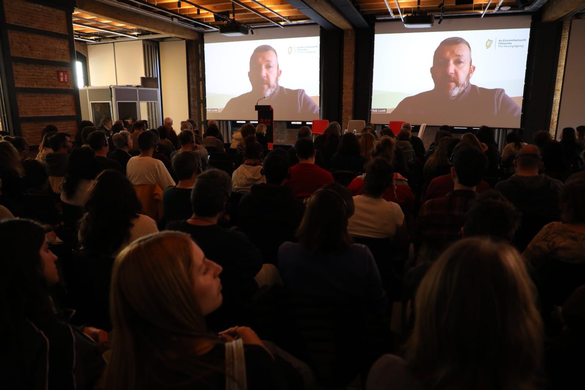A Irlanda s’aposta pel #HousingFirst amb una mirada de país. “Ens hem centrat en un model d’habitatge diversificat. Tenim un d’èxit del 85% i estem pensant què necessita el 15% restant”, explica Rob Lowth, director de la Housing First National Office que impulsa <a href="/HousingFirstIRE/">Housing First Ireland</a>