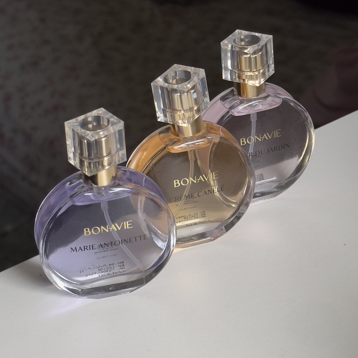 giveaway parfum bonavie bebas pilih variant (kalau mau tau wanginya gimana bisa baca di thread bawah) 

syaratnya: 
• like / RT tweet ini
• like thread di bawah 
kalau sudah? reply mau variant yang mana di antara ke tiga parfum di sini. 

good luck ⋆.˚🦋༘⋆