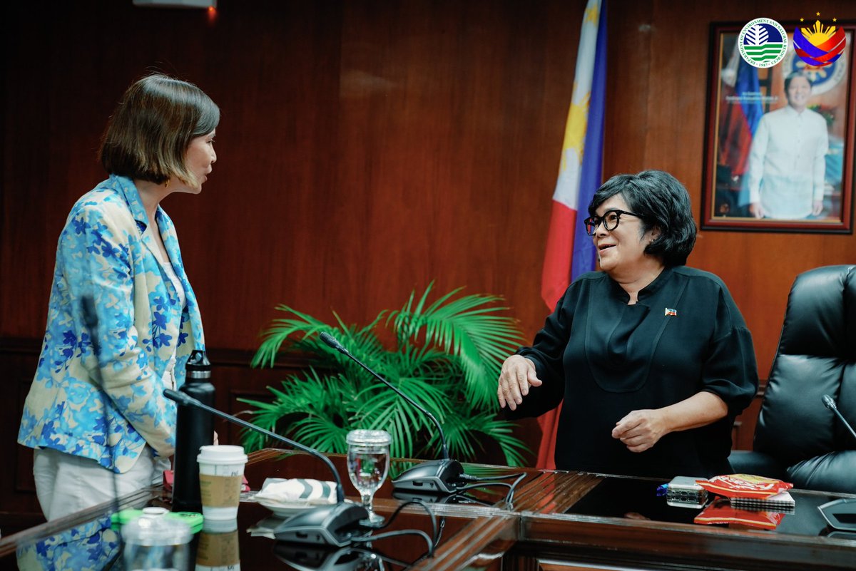 On April 24, Secretary Antonia Loyzaga met w/ Roberta Lopez, youngest sister of the late DENR Secretary Gina Lopez and @ABSCBNFI_ph Managing Director, to discuss the conservation and preservation of the Verde Island Passage.

#DENRNews #DENRInAction #DENR