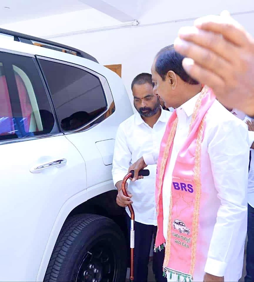 KBR_BRS's tweet photo. మిర్యాల గూడ కు బయల్దేరిన #KCR sir🙏🏻

@KTRBRS 
@RajuShambipur 
@TSwithKCR 
@BRSparty https://t.co/3oRiTug001
