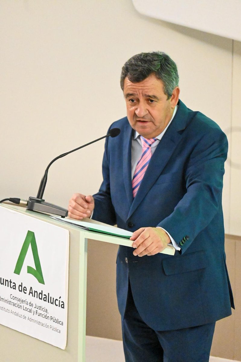 Entrevista del Director del IAAP, @pploaiza , en especial directivos de la Ley. 'El compromiso del IAAP con la dirección pública'. ➡️Accede al link para leer la entrevista completa: bit.ly/3QbEjNm #IAAP #ConsejeriaJusticia #JuntadeAndalucia