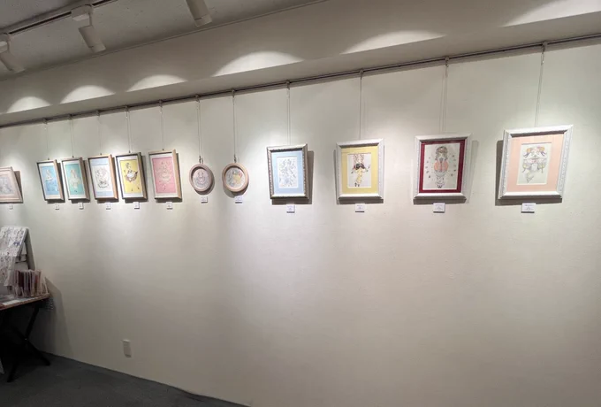 遅ればせながら…
本日からの「キュート!」展、無事に展示できました!29日までどうぞよろしくお願いいたします…!🤍

在廊中にドローイング3点お迎えいただけました…!とっても嬉しいです…!ありがとうございます…!ドローイングは29日に追納考えています! 