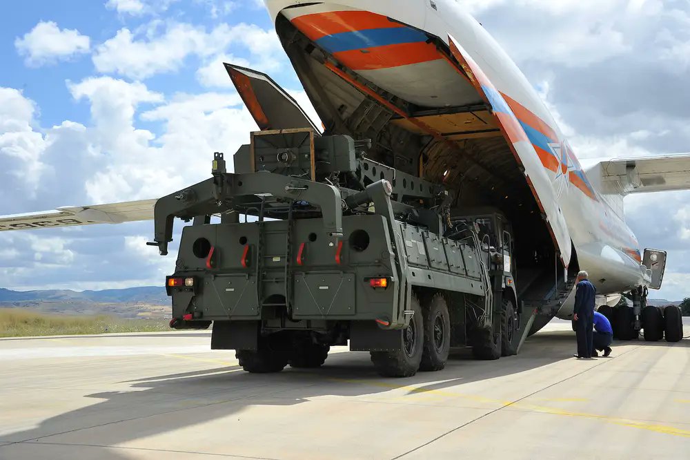 🔴 Türkiye, tartışmalı Rus S-400 hava savunma sistemlerini yakında faaliyete geçirebilir.

- Business İnsider