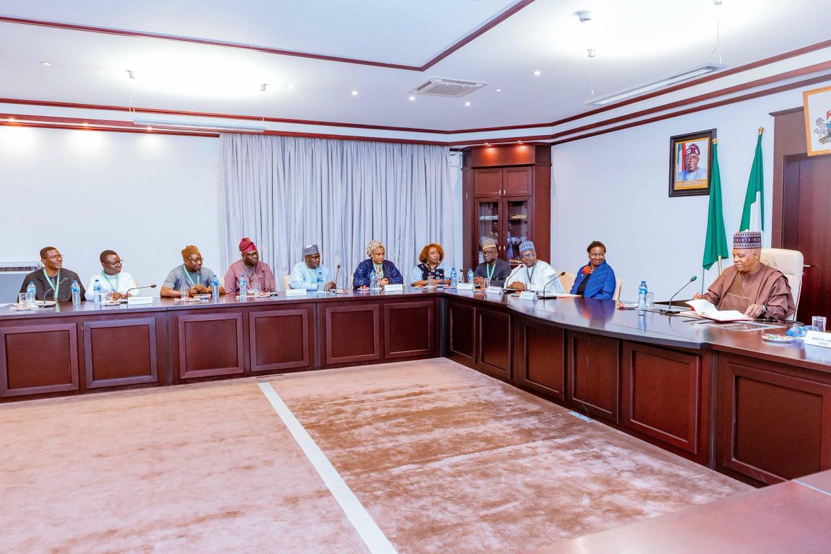 📢 Currently in Nigeria for the launch of our annual State of the Population report, Our Executive Director Dr. Natalia Kanem met Nigeria's Vice President. ✅ Discussion about Women's Health 👩and Demographic Dividend 📈 Find more👉 unf.pa/4d9C2MC