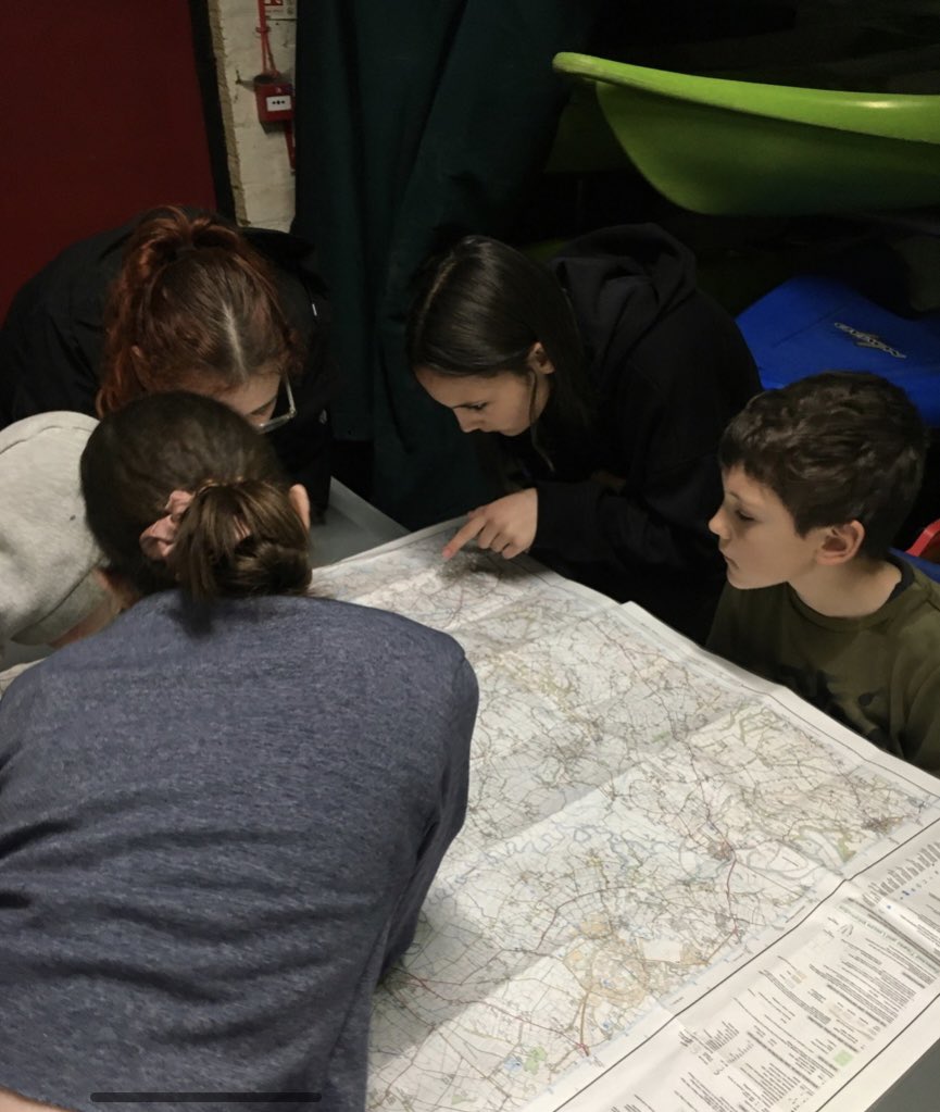 During our Easter #HAF2024 @sthelenscouncil offer we had a lovely visit from PC Simon to meet our young people and form #PositiveRelationships over lots of fun and games! 

YP loved the opportunity to ask questions and learn more about what @MerseyPolice do for our community.