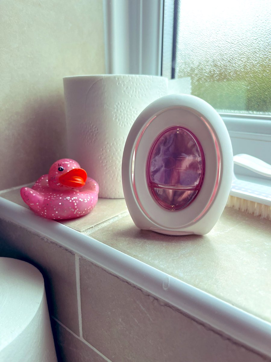 AlmostOrganised's tweet photo. It might be freezing outside but after two weeks my #FebrezeFreshFlip is still blossoming spring vibes in my downstairs bath. @SuperSavvyMeUK #asda #ad #savvycircle @Febreze_Fresh https://t.co/fNUMh38NDg