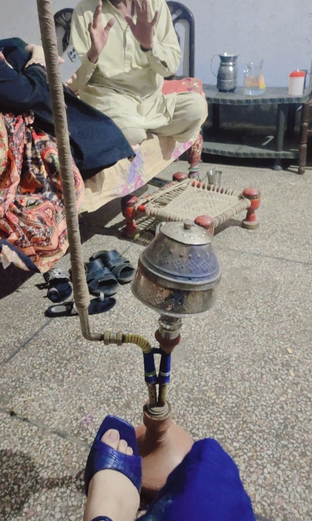 بزرگ کہتے ہیں حقہ سو مرض کا علاج ہے