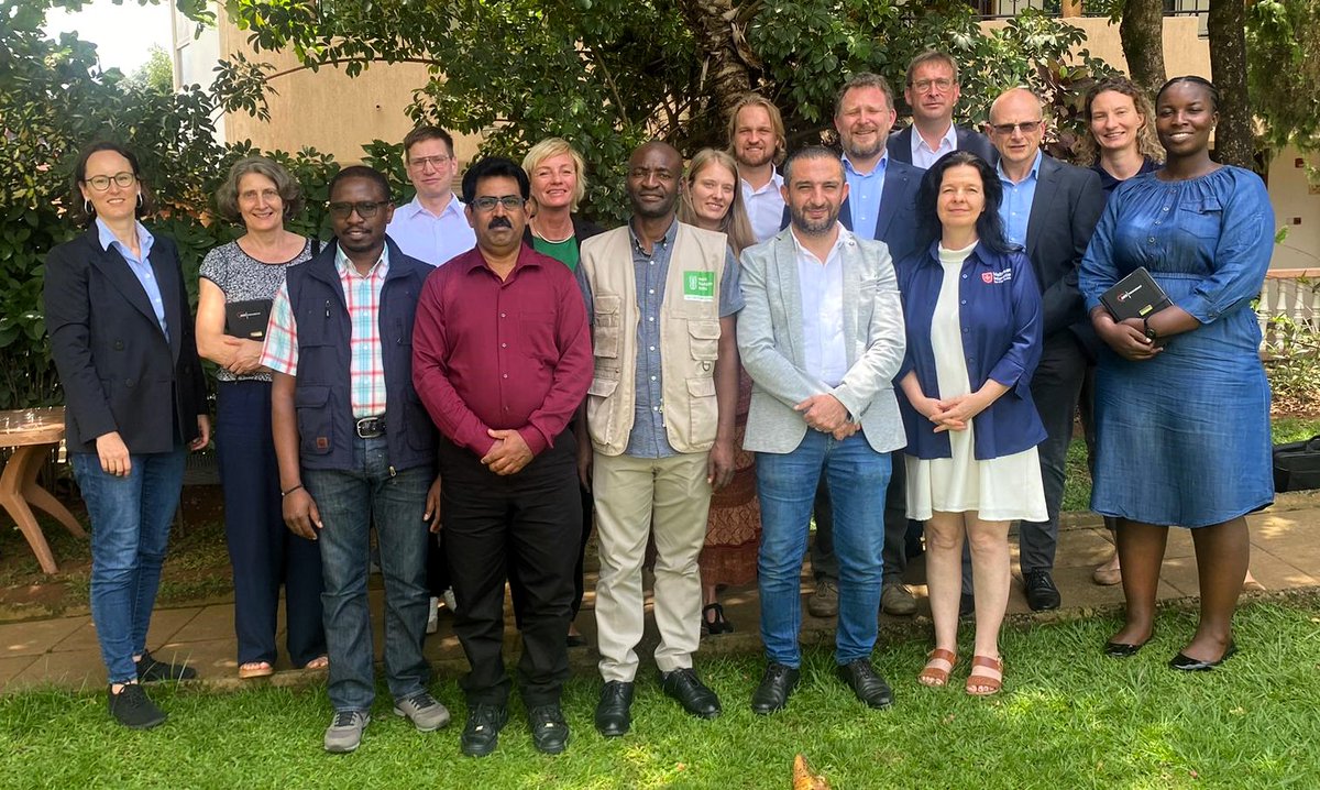 Vor kurzem durften wir Teil eines Meilensteins der #Entwicklungszusammenarbeit mit Uganda sein: Erstmals sind alle 🇩🇪 Sozialstrukturträger-Organisationen zu einem Round Table zusammengekommen. Ziel war es, Synergieeffekte besser zu nutzen & gemeinsame Projekte zu konkretisieren.