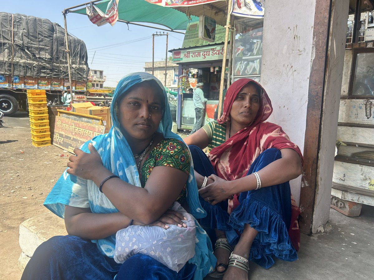 Raji Damore (in front) & her friend, voters in Jhabua’s Kalidevi, say they support the Congress this election because of  inflation under the BJP govt. “Congress ke time sab sasta tha,” they say.

#LokSabhaElections2024