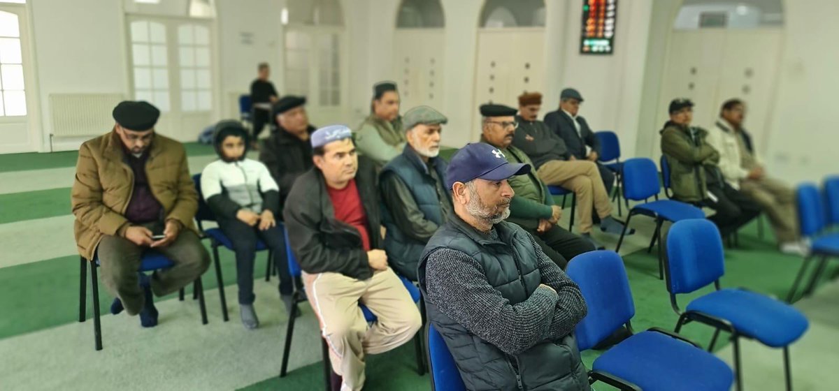 Who says we are old, we are ever young. Members from AMEA Birmingham Centre showed their full enthusiasm at annual convention held at #Darul_Barkaat_Mosque on April 21, 2024. A no of #academics #sports competitions were held. #cohesion #CommunityEngagement #food