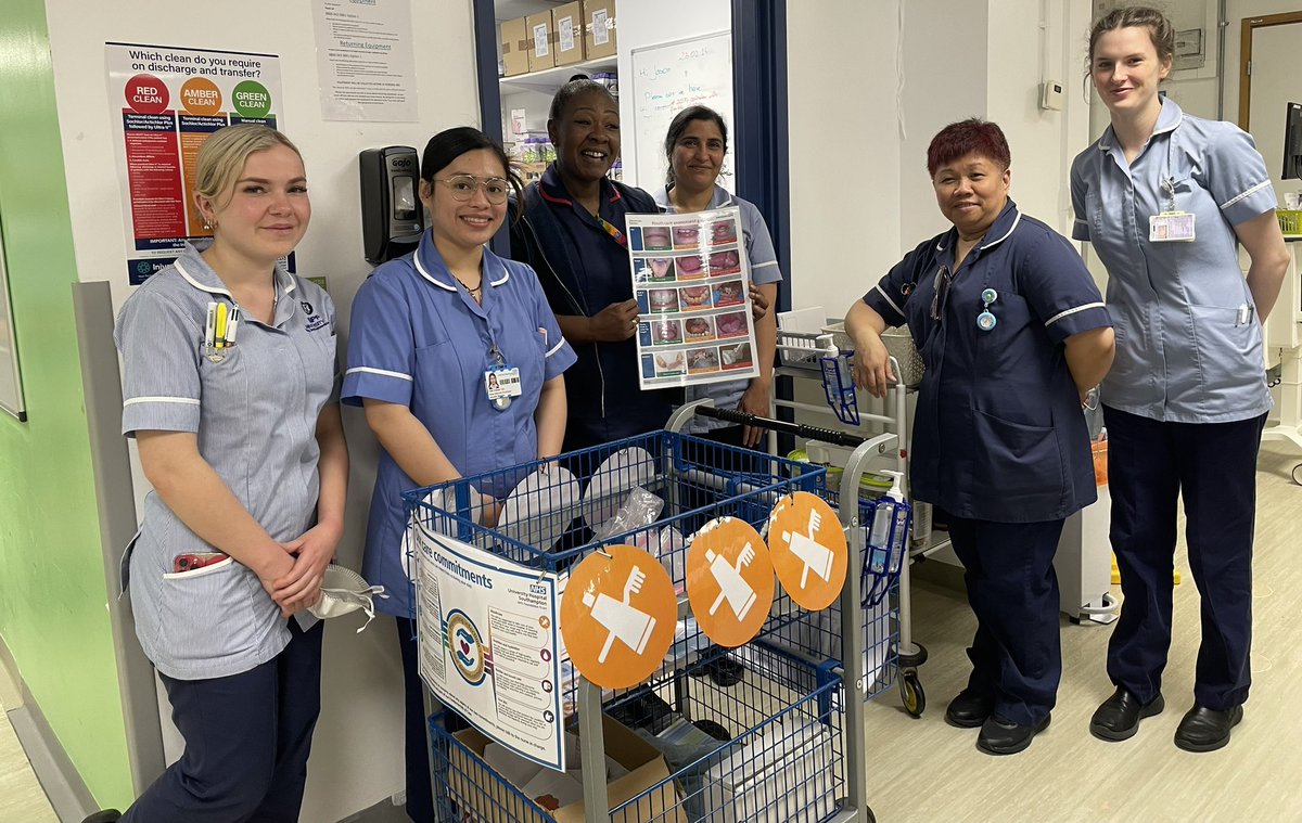 Week 3 of our mouthcare trolley dashes and some great discussions yesterday including how we support our patients to undertake oral hygiene whilst they’re in hospital @sarahjherbert @gailbyrneuhs @jennyloumilner #mouthcarematters #fundamentalsofcare