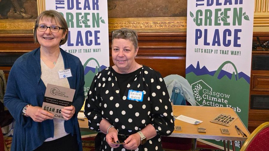 We're delighted to represent @glasgowcah at the City Chambers today. This event from @P4F_Scotland is bringing schools across #Glasgow together with decision-makers to tackle air pollution in the city.