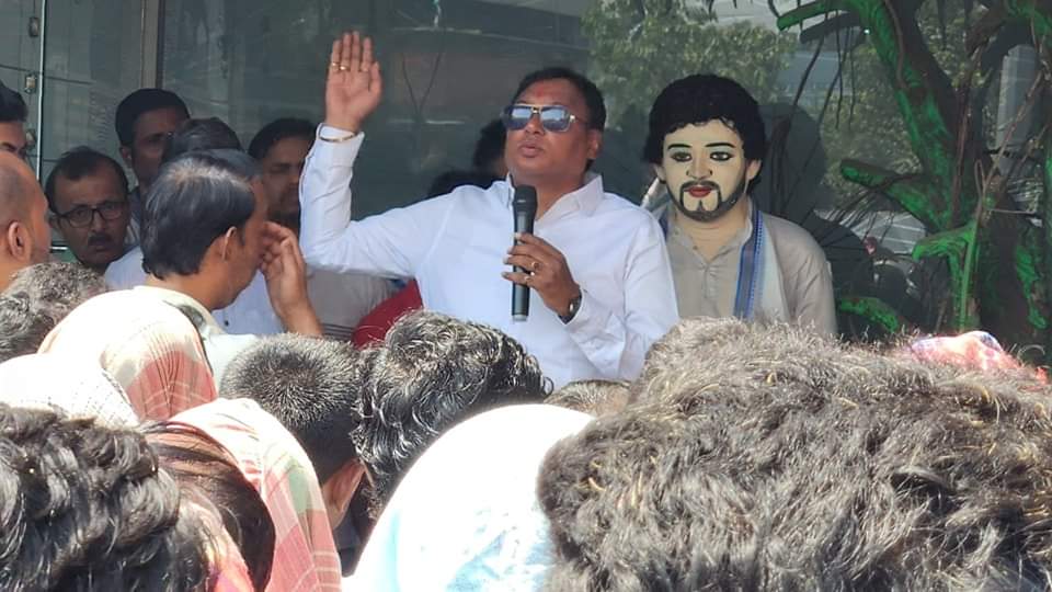 ikrishnakalyani's tweet photo. আজ ১৪ নং কোমলাবাড়ী অঞ্চলের মিরুয়ালে শ্রমিক ভাইদের সাথে নির্বাচনী আলোচনা করলাম
#MamataBanerjee 
#AbhishekBanerjee 
#AITCSSMICC
#KrishnaKalyani https://t.co/iy9lqc7zwy