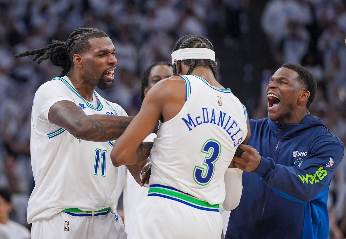 #PoliPepe1405 Jaden McDaniels y la defensa de los Wolves contra la caraja de los Suns. Noche NBA, con @CafeDeRick pepediario.com/polipepe1405-n…