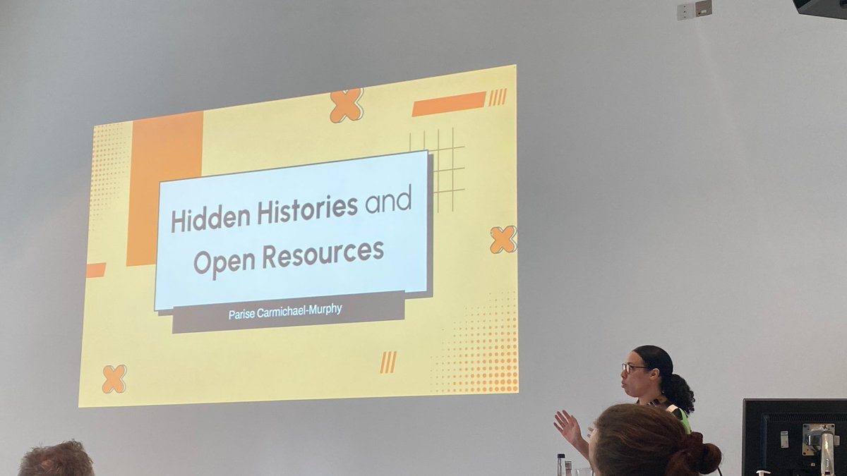 @cwtsleiden After the fantastic opening keynote, we're moving to the 'Early Career Researchers Driving Open Research' theme with @Parise_CM! #UoMORC24 #BlackFeminisminResearch #OpeningUpResearch