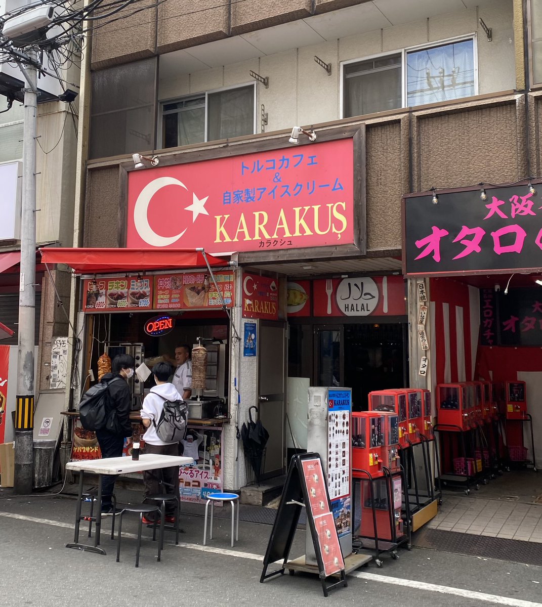 @MishoAmoli lo de que me acabe de encontrar un donner kebab en Japón que se llame Karakus…? 🤠