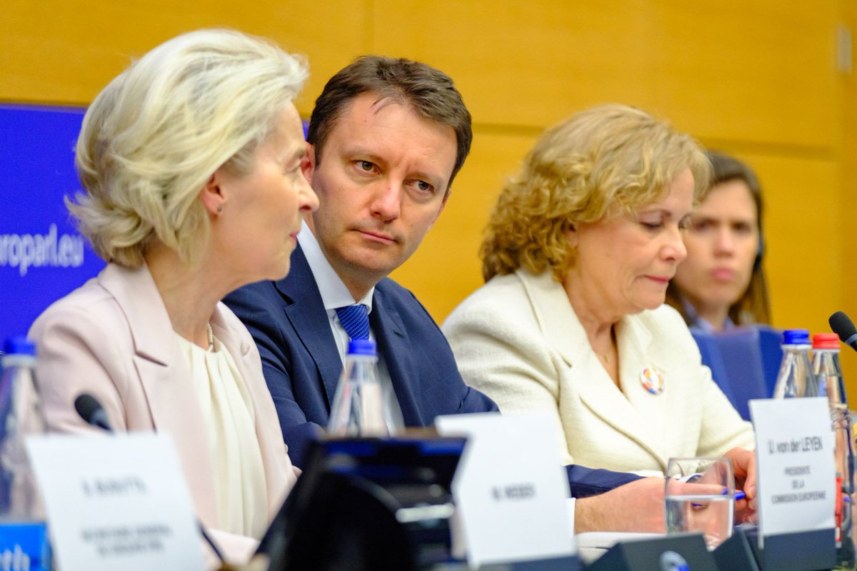 Under @vonderleyen's leadership as @EU_Commission president, EU remained united and helped people, enterprises & regions in times of need. Yesterday, at the @EPPGroup meeting, we discussed with @vonderleyen our achievements in the last 5 years and the plans for the next 5 years.