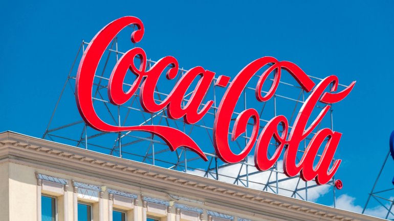 The Coca-Cola Company has signed a $1.1bn deal with Microsoft to improve its cloud computing and adopt the tech giant’s generative AI capabilities on a global scale. @CocaCola @Microsoft Just-drinks.com/news/coca-cola…