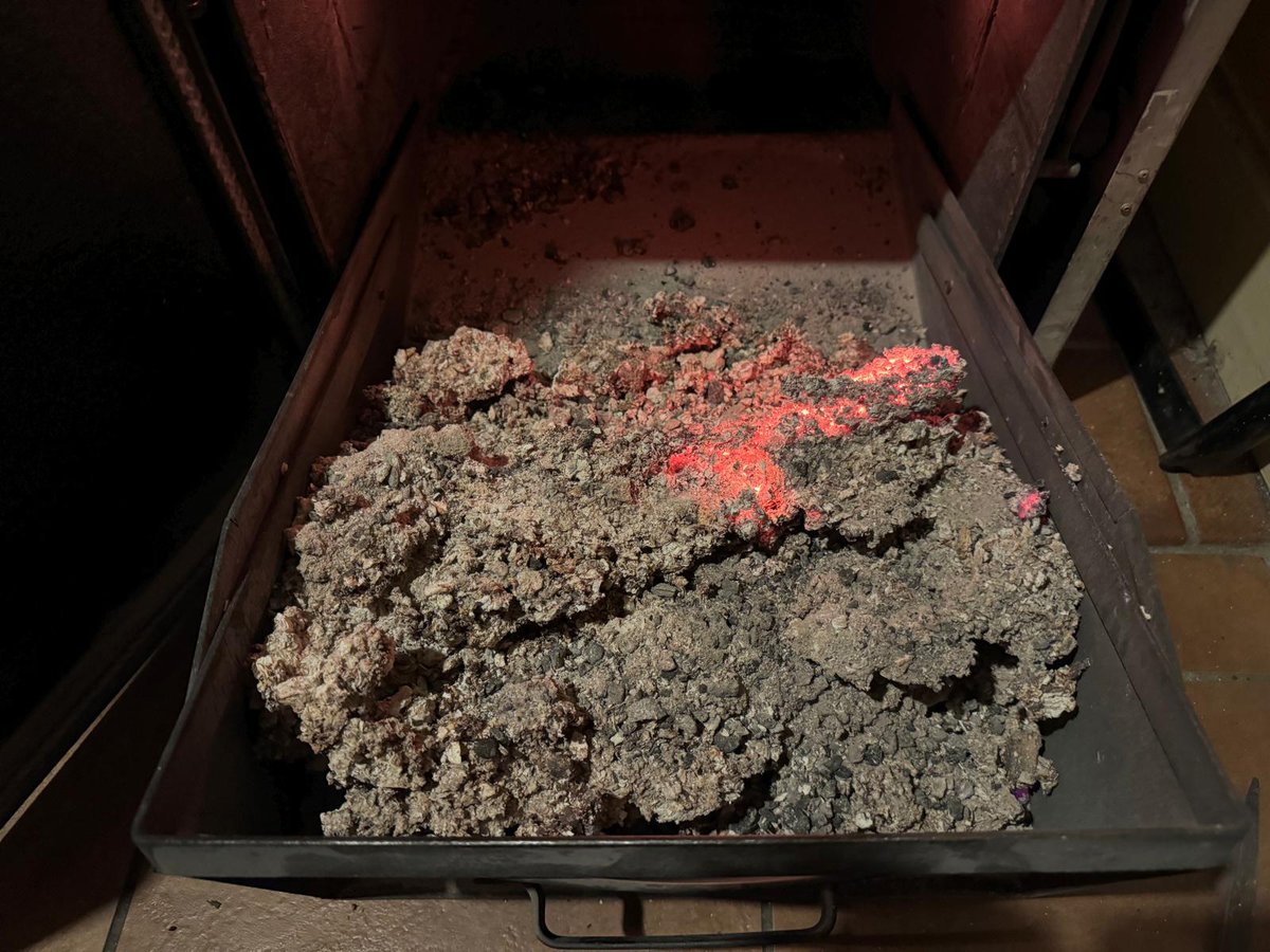 Trianco boilers - are they suddenly going out overnight? Our experts have the likely reason and solutions: guildofmasterchimneysweeps.co.uk/ash-issue/