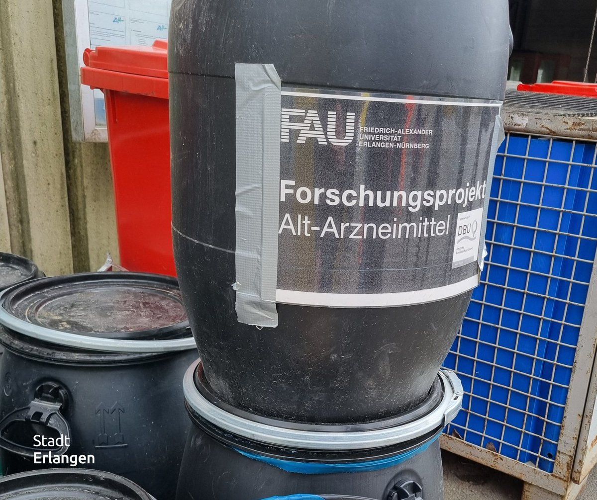 Auch eure alten Medikamente sind ein Wertstoff! An der @uniFAU werden daraus in einem einzigartigen Verfahren die Wirkstoffe für Forschungszwecke zurückgewonnen. Das Projekt wird von unserem Zweckverband Abfallwirtschaft unterstützt. Alle Infos: erlangen.de/aktuelles/zwec…