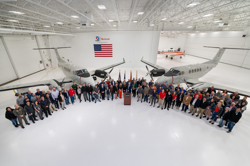 #NEWS | Textron Aviation recently delivered the first two of potentially 64 Beechcraft King Air 260 trainer aircraft to the U.S. Navy.

Read more at AviationSource!

aviationsourcenews.com/military/u-s-n…

#Beechcraft #KingAir #USNavy #AvGeek