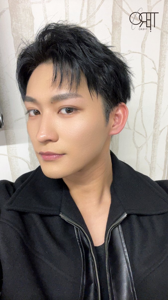 orbit5_ofcl's tweet photo. 大阪サイン会楽しかったね〜✍️

新曲良かった！タイトルは？
って聞いてくれる方が多くて
嬉しかった！
タイトルは「Good Night」です！
EαRTHが毎晩良い夢を
見れますように😴

#TOMO 
#ORβIT 
#EαRTH https://t.co/i0Dlf57LrH