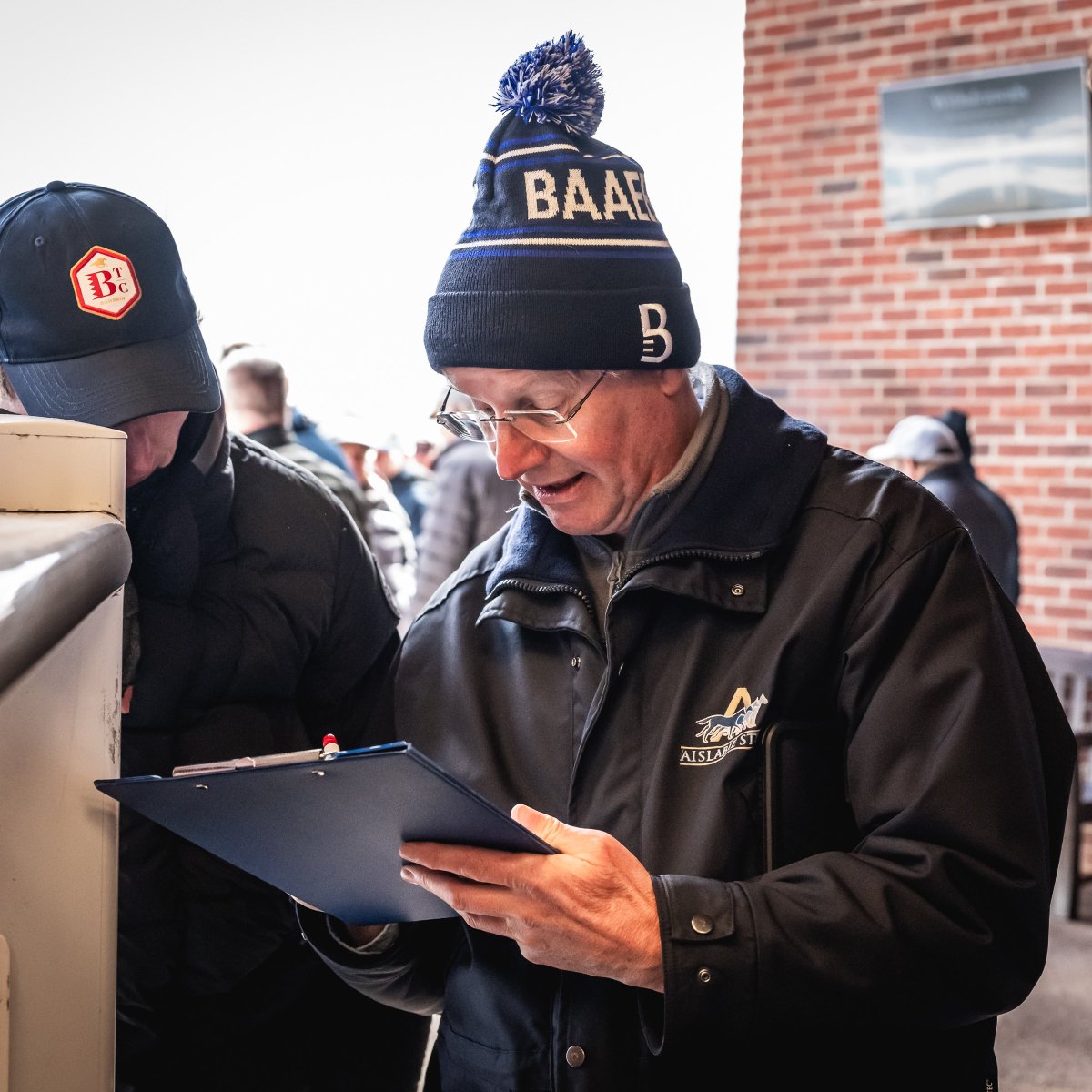 The @MarkGrantRacing consigned Acclamation colt out of the winning Competitive Edge mare is knocked down to @OStLawrence for £200,000🤝

#GoffsBreezeUp | #DonnyRockets🚀