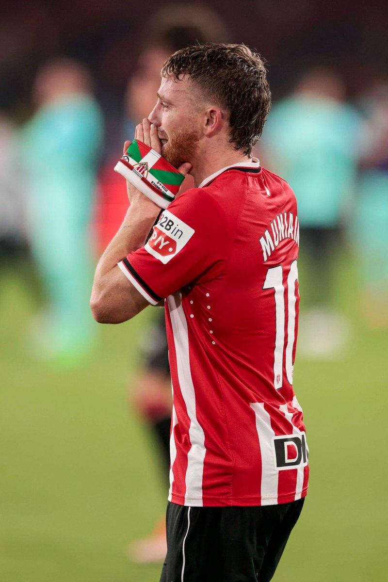 Por el niño al que enamoraste del fútbol y el hombre que dejas.

Eskerrik asko, Iker.