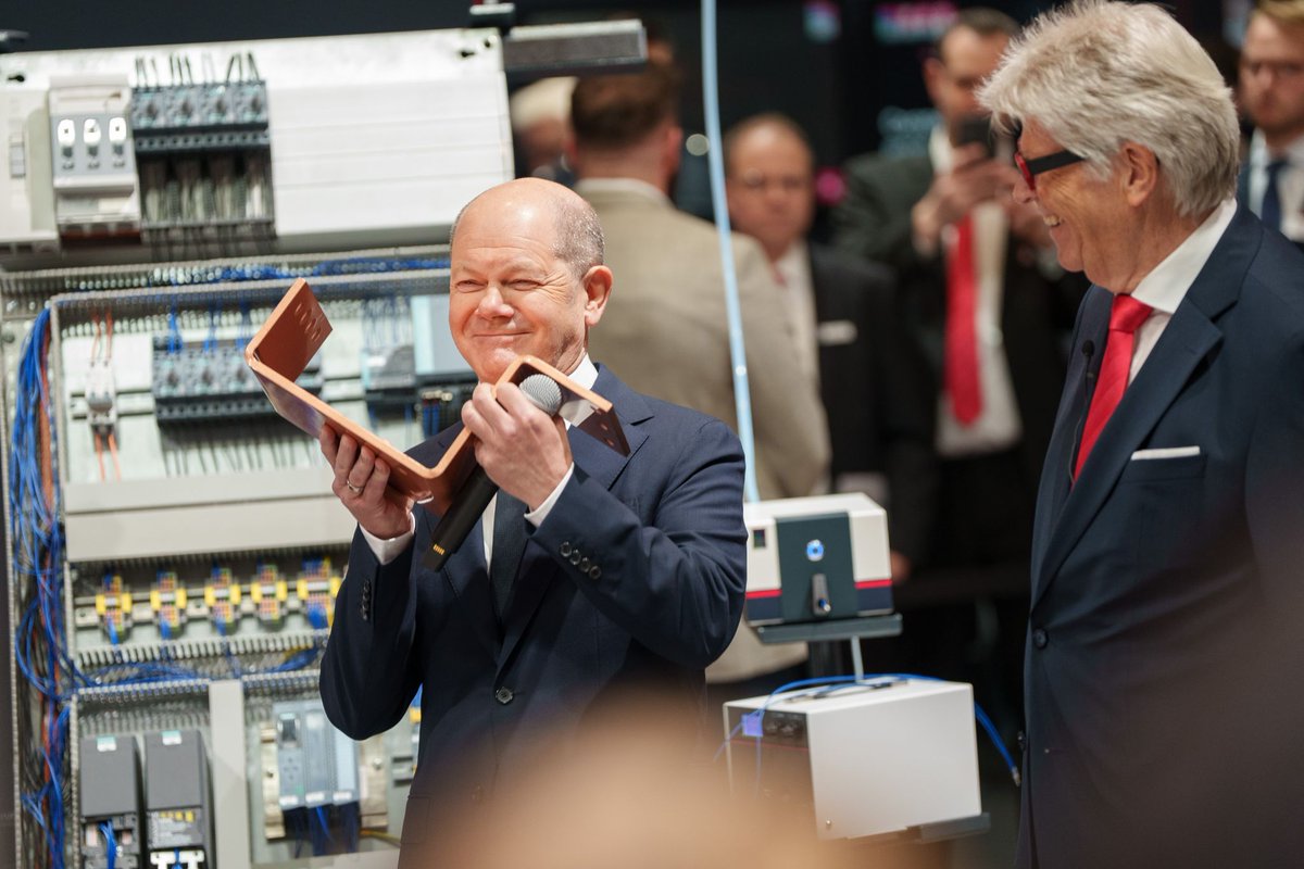 Hoher Besuch am Rittal Stand auf der Hannover Messe 2024: Im Namen der deutschen Wirtschaft durfte Rittal den deutschen Bundeskanzler Olaf Scholz und den norwegischen Ministerpräsidenten Jonas Gahr Støre am Stand auf der HANNOVER MESSE begrüssen. 

#ConnectingEcosystems #HM24