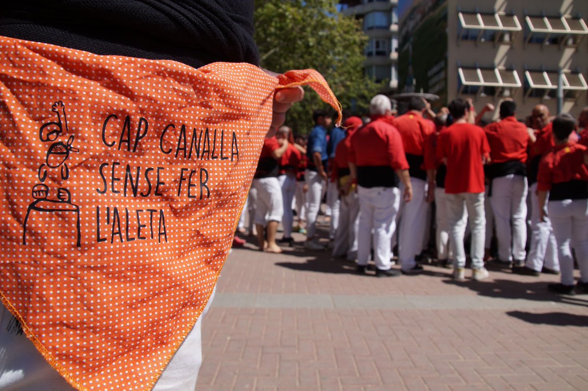 collabordeus's tweet photo. 🗣️ Enguany els Castellers d’Esparreguera hem iniciat una campanya amb un mocador casteller solidari, sota el lema “Cap canalla sense fer l’aleta”.

#castells https://t.co/5dZVpwpxXs