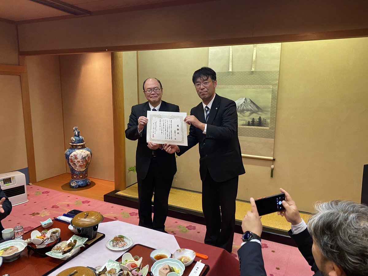 niitsuYEG's tweet photo. 今年度1回目となる通常総会が開催され、
1年間の方針などがしっかり伝わった総会となりました(^^)
そして大切なww懇親会も盛大に開催されました！
異業種同士ならではの普段聞けないお話なども伺える良い機会ですのでご興味ある方はお気軽にお問い��わせください♪
#新津YEG
#異業種交流
#地域活性化 https://t.co/Aa0NkOUSFx