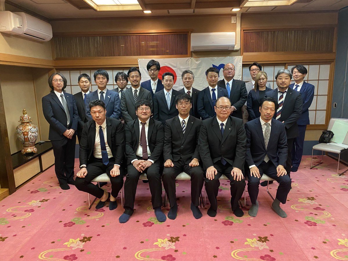 今年度1回目となる通常総会が開催され、
1年間の方針などがしっかり伝わった総会となりました(^^)
そして大切なww懇親会も盛大に開催されました！
異業種同士ならではの普段聞けないお話なども伺える良い機会ですのでご興味ある方はお気軽にお問い合わせください♪
#新津YEG
#異業種交流
#地域活性化
