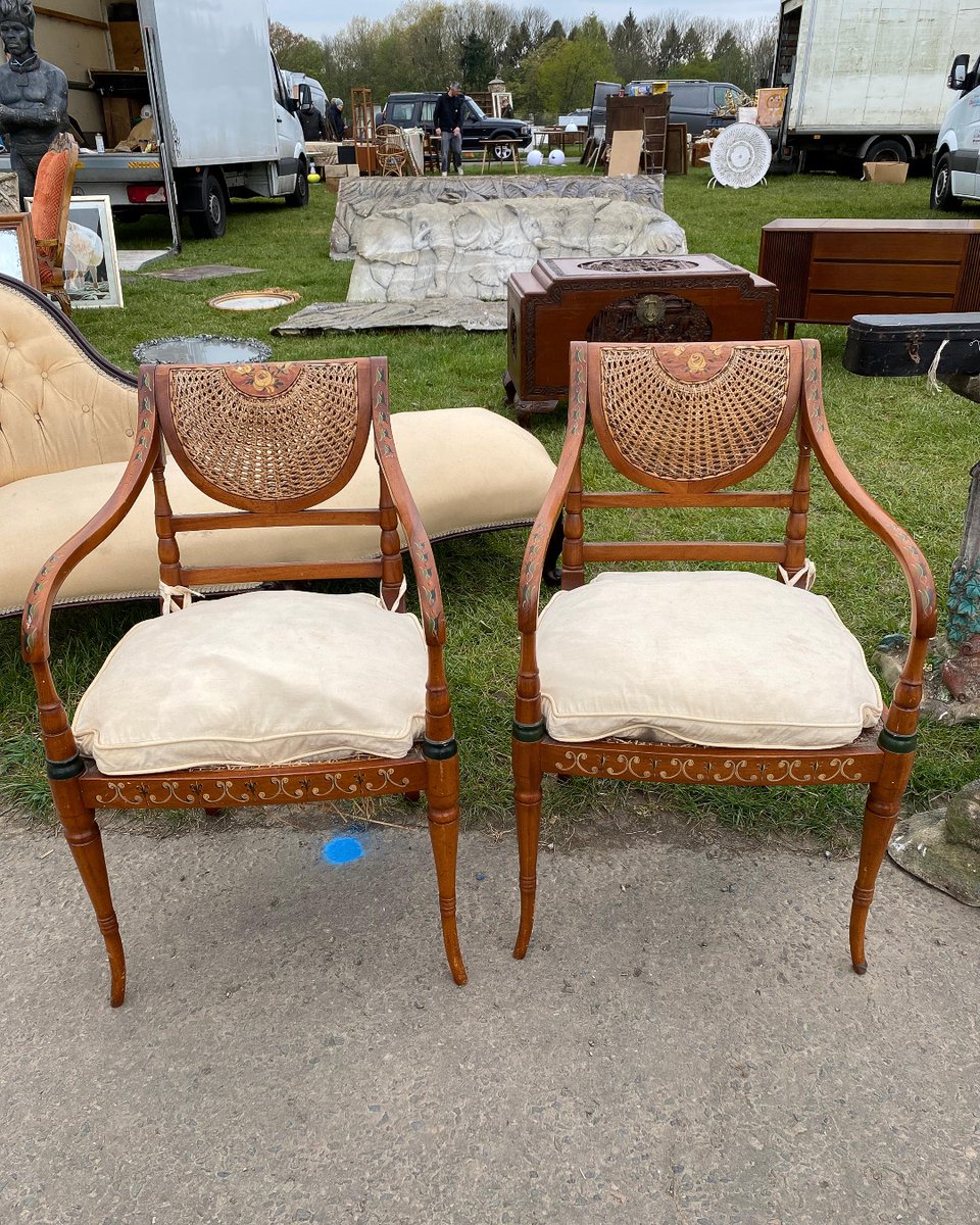 There is no end to what hidden gems you can find at Ardingly, with exquisite pieces of antique furniture, exceptional sextants, unique pieces of art and rare binoculars. Here is just a glimpse of the Ardingly Antiques Fair ➡️