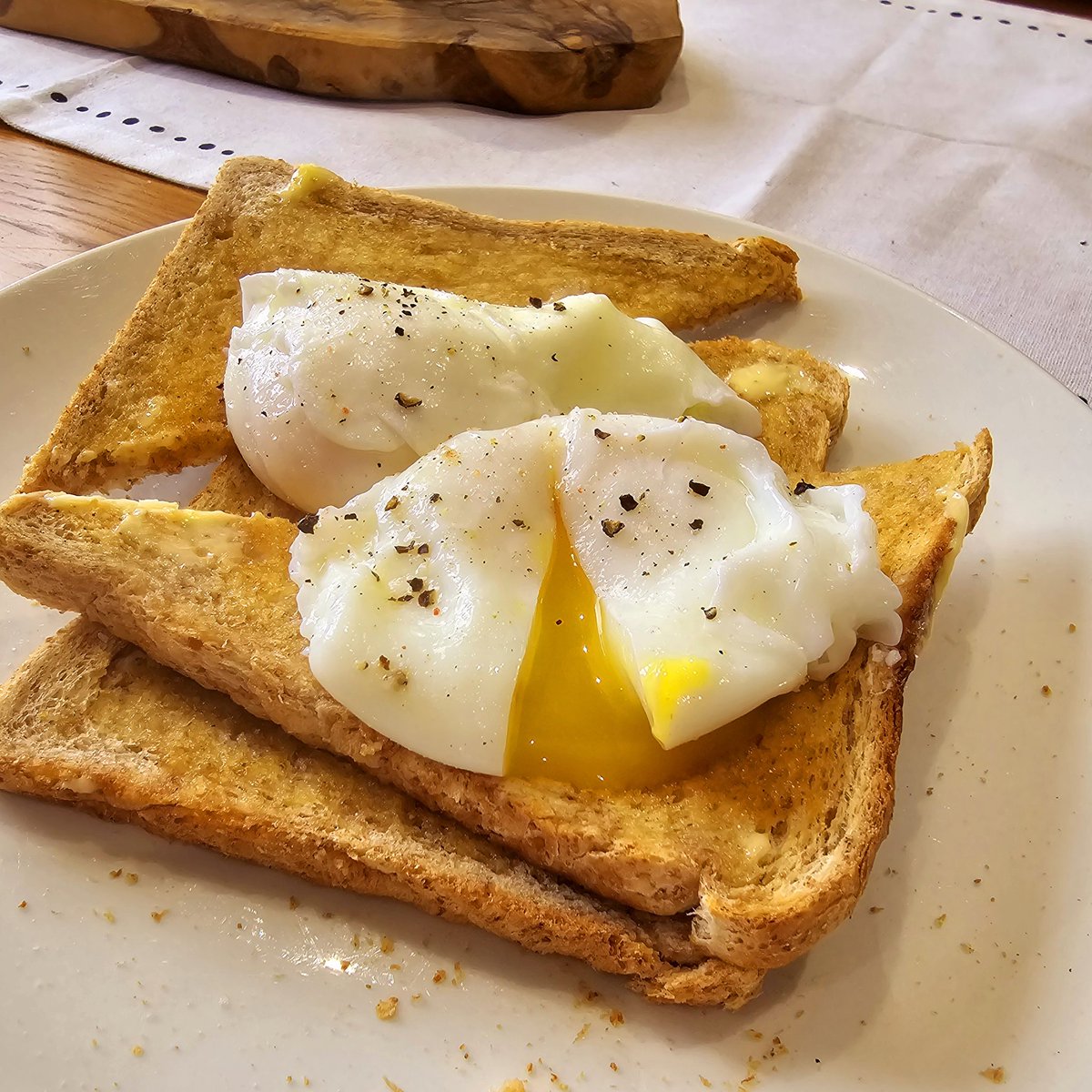 JoArcher7's tweet image. When you spoil your husband when WFH..... @marcherj79 #eggs #poached #breakfast #goodwife #spoilthusband  #husband #CoupleGoals