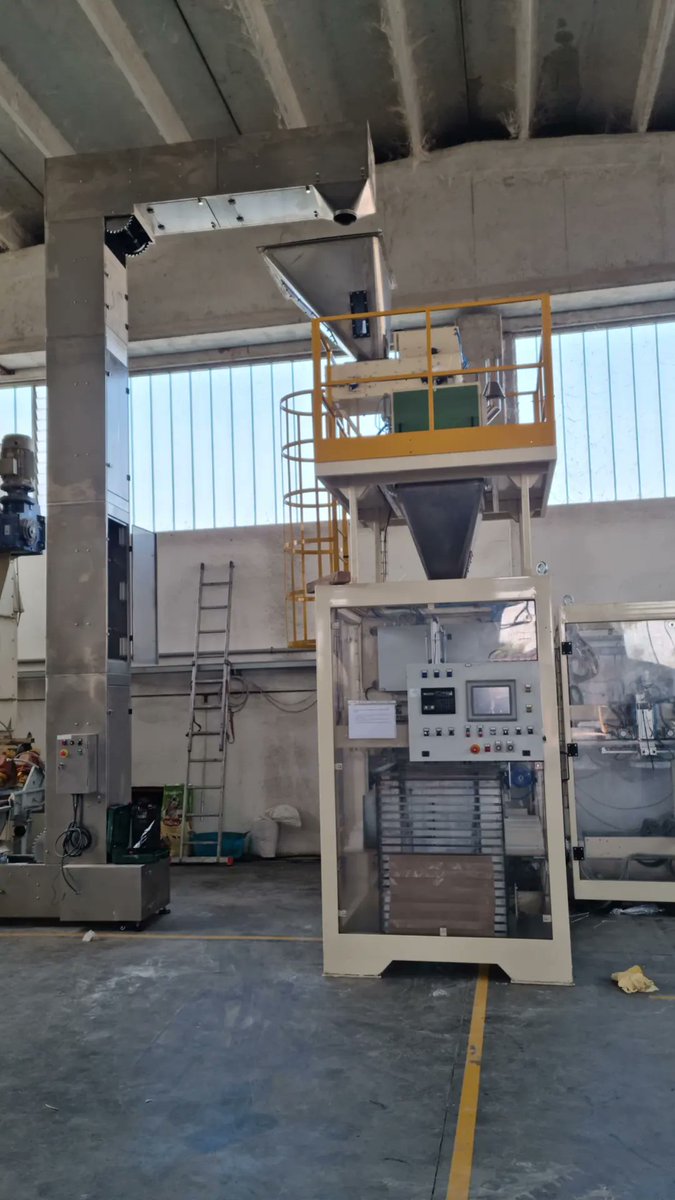 robertoolivari's tweet photo. EKOSIN meccanica  IMPIANTI PELLET,  COMPOSTAGGIO, PNEUMATICI FUORI USO,  RICICLAGGIO PLASTICA      : Container con moving floor per cippato di legno https://t.co/b1T802yvZK https://t.co/SFkt4UiDBN