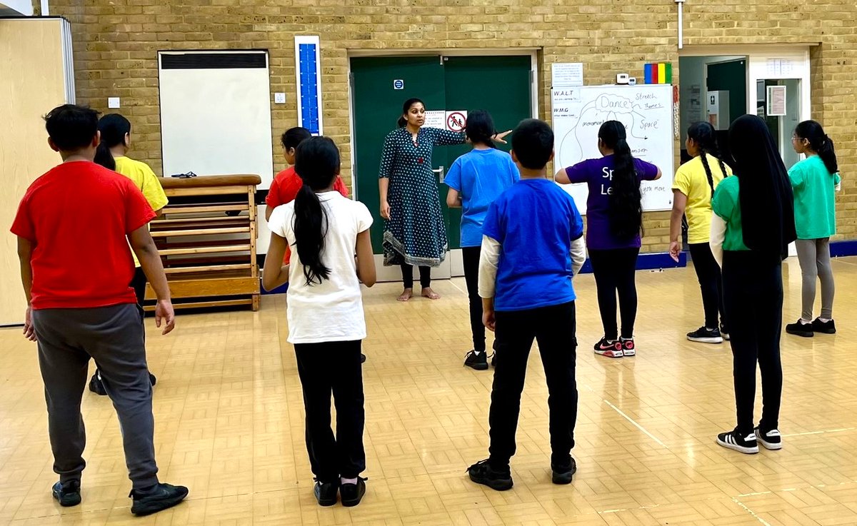 Introducing our new project with @THAMES_Music for KS2 students. Akademi artist @Showm1 will lead a series of workshops at Bigland Green Primary School that will culminate in a public sharing at @ShoreditchTH on Tuesday 25 June For more information -akademi.co.uk/songs-that-mov…