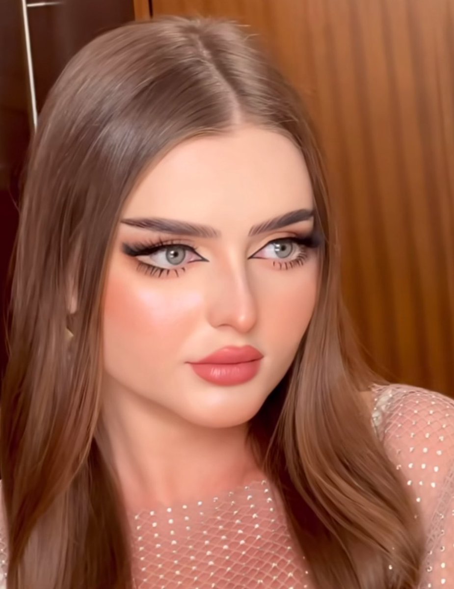 لنؤمن دائماً أن شيئاً رائعاً على وشك أن يحدث إن كان الأمس قد أحزنك فما ذنب اليوم ليراك عابساً ابتسم فأنت تستحق جمال الحياة
#اميره