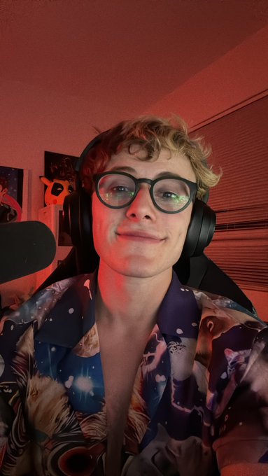 Streamed for 9 hours today :) https://t.co/6nAa2mxlxY