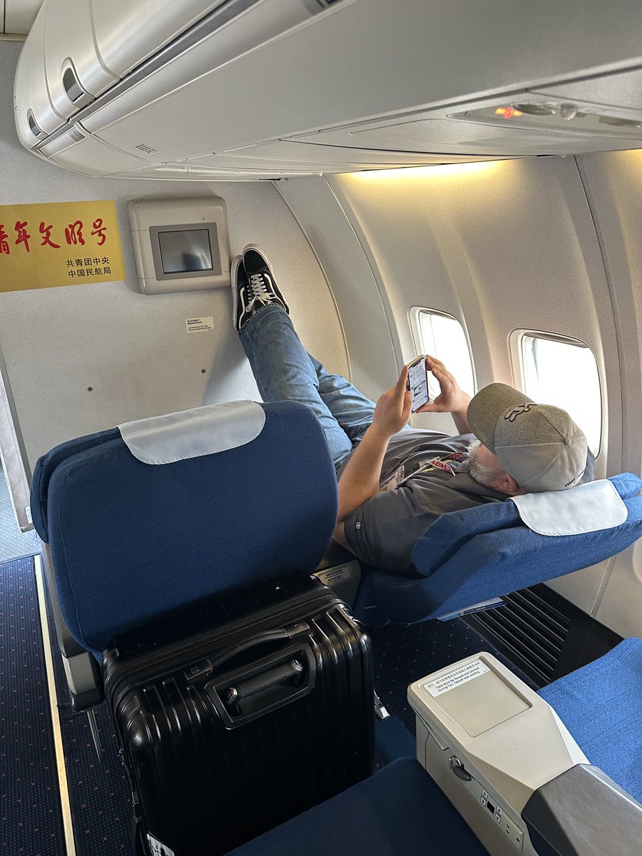 Gargamle2's tweet photo. A slight delay to fix an issue. Hopefully it can be solved soon. I mean l, I like hanging out in airplanes but usually when they are in the air.
Magic Pat working is craft! Hey Pat will ya give me a 30 min heads up once you are done please and thanks!
#Ferryflights #Delays #Standbytostandby