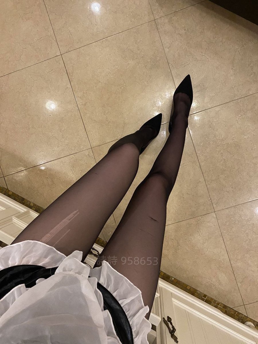 5t5446's tweet photo. 今天是女僕裝  黑絲搭配高跟鞋🥰
#轉推 #喜歡留言點心  #約會私訊 https://t.co/hzAndDG9fW