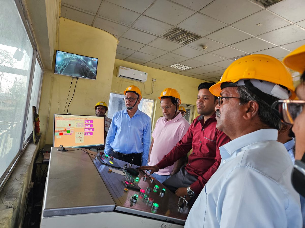 AS @CoalMinistry Sh. M Nagaraju (IAS) visited country's largest Gevra coal mine today along with CMD Dr PS Mishra and reviewed mining and dispatch activities and also saw blasting-free OBR in ripper patch.  @CoalIndiaHQ #teamsecl