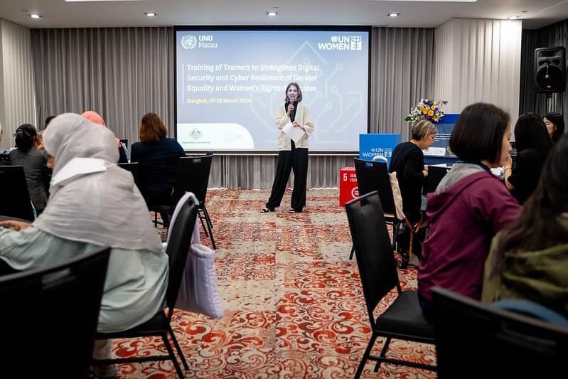 Angela Macdonald tweet media