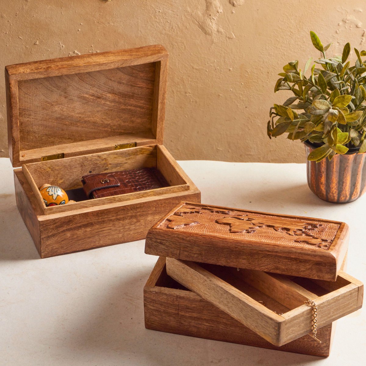 These hand-carved boxes tap into the appetite for practical &amp; beautiful storage

Trinket Box lnkd.in/gjja5zwS

Jewellery Box lnkd.in/gZN8Z9-B

#fairtradehome #homedecor #fairtradegifts #handmadedecor #fairtradehome #smallbusiness